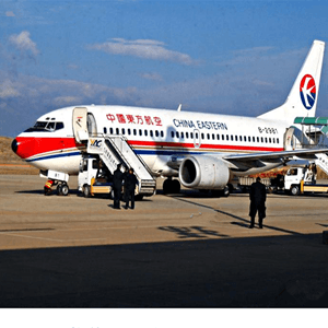 胶东航空空运航空快运业稳步发展的原因是什么？